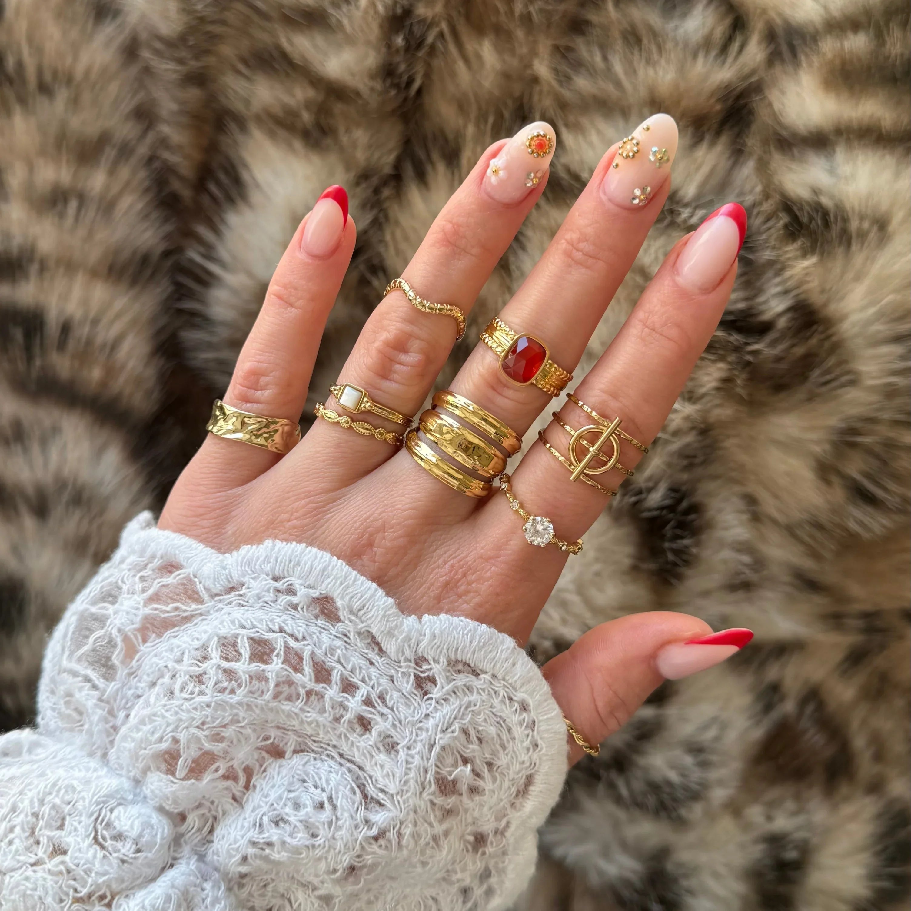 Doigts courts, fins ou potelés ? Le Guide Morpho pour choisir la bague idéale - MAISON DE L'AMOUR