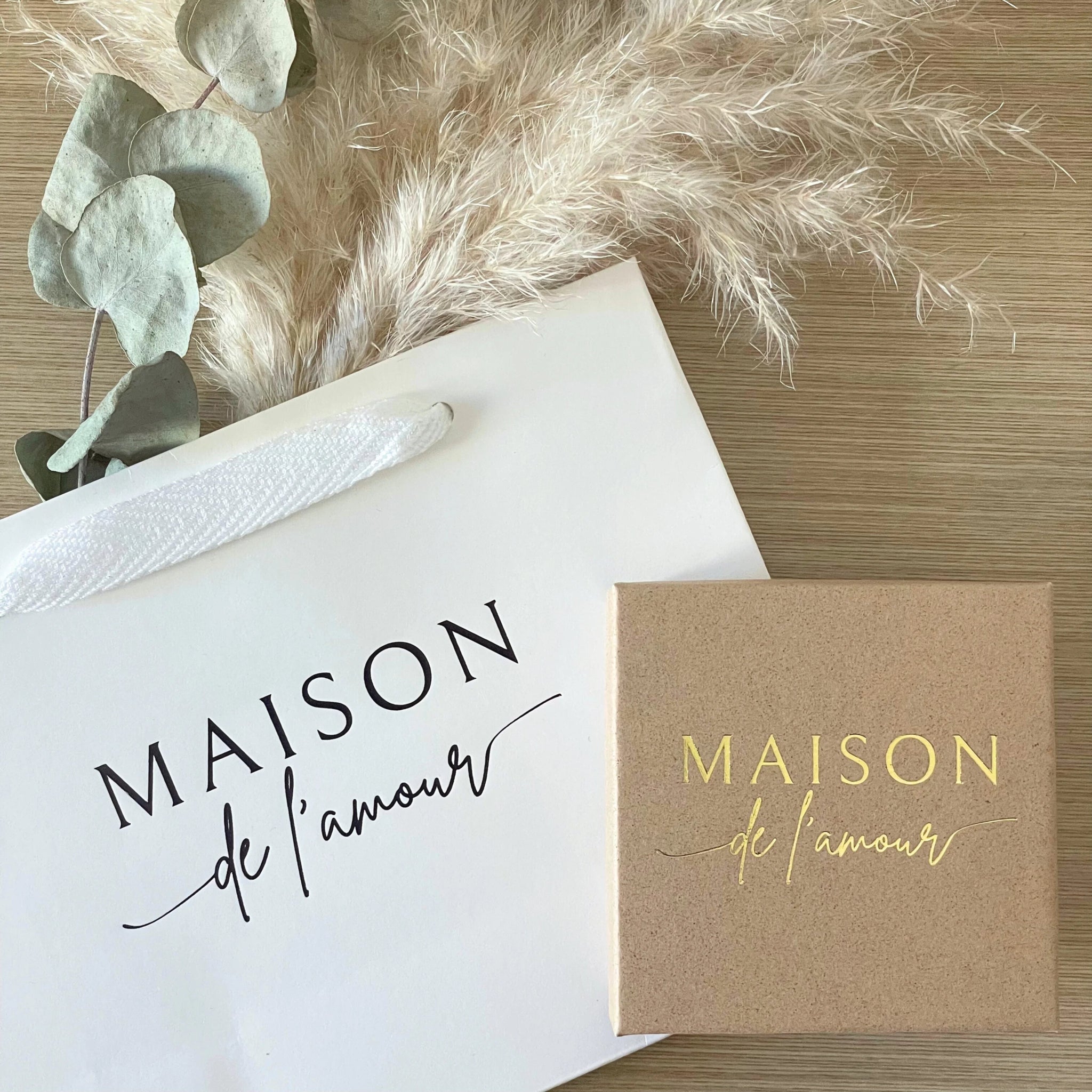 Bola de grossesse présenté avec son emballage cadeau complet Maison de l'Amour (sac et écrin).