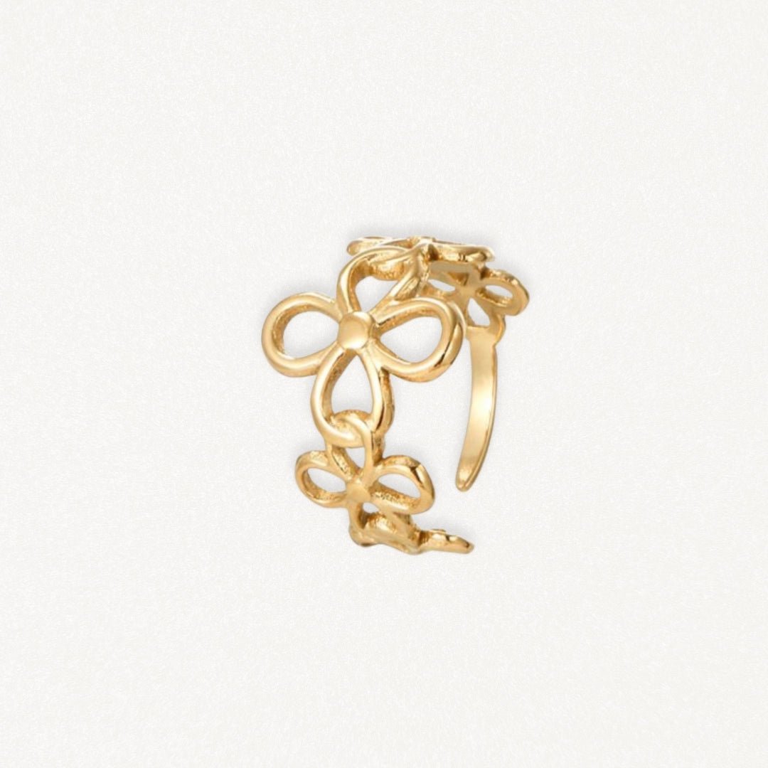 Boucles d'oreilles en acier inoxydable doré, motifs floraux ajourés entrelacés.