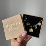 Bracelet thème océan Daniela présenté dans son coffret cadeau Maison de l'Amour.