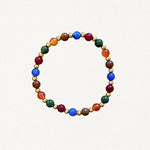 Bracelet fin perles Multicolores et billes dorées sur fond blanc.