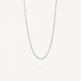Chaîne fine argentée MAISON DE L'AMOUR, bijou basique résistant à l'eau et hypoallergénique.