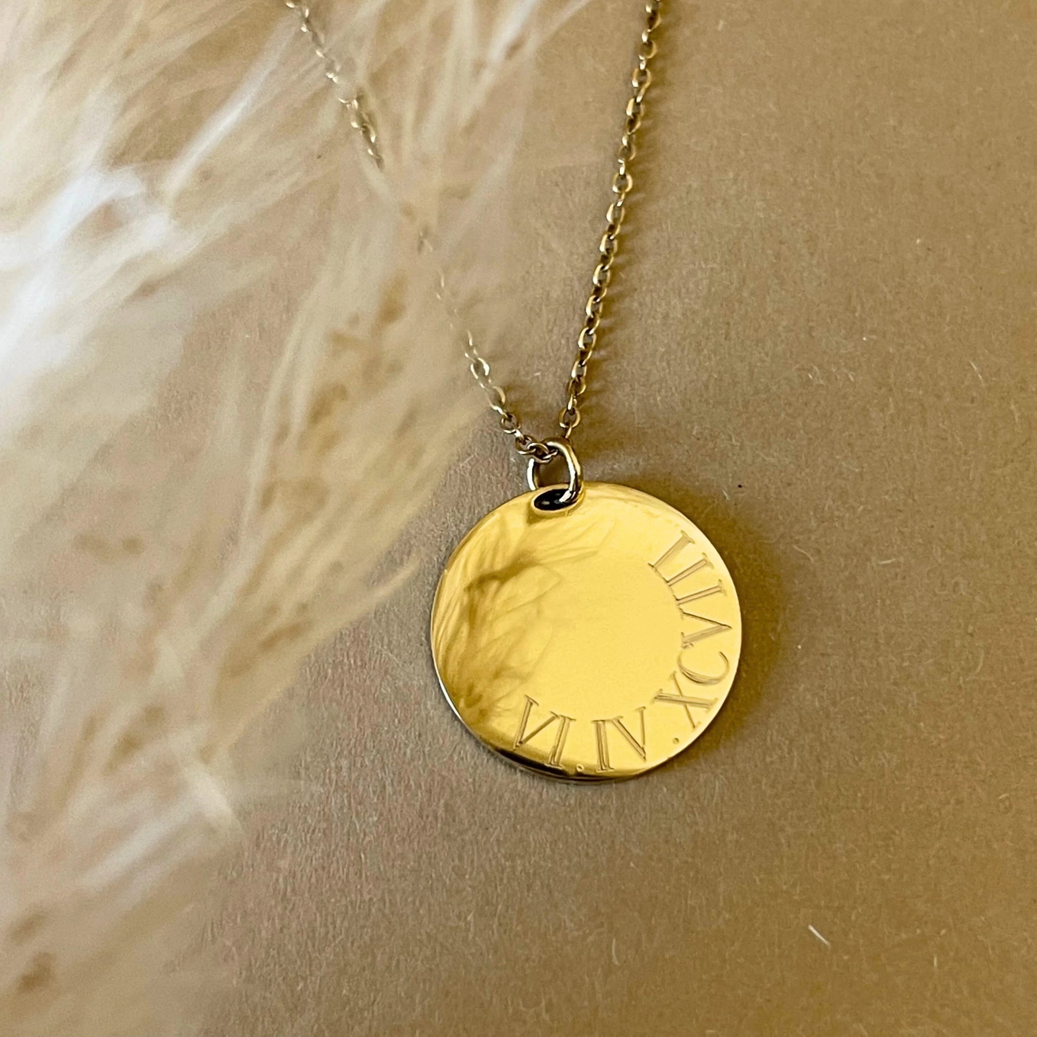 Collier Personnalisé CHIFFRES ROMAINS - MAISON DE L'AMOUR